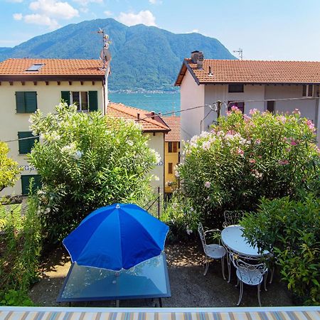 Delizioso Bilocale Vista Lago Colonno Bagian luar foto