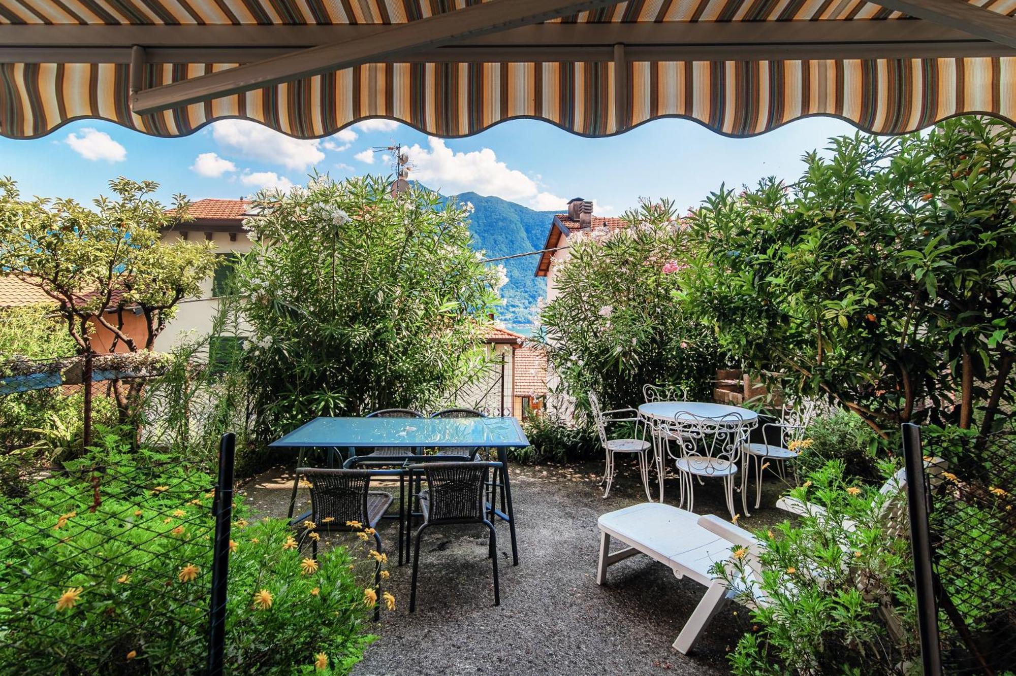 Delizioso Bilocale Vista Lago Colonno Bagian luar foto
