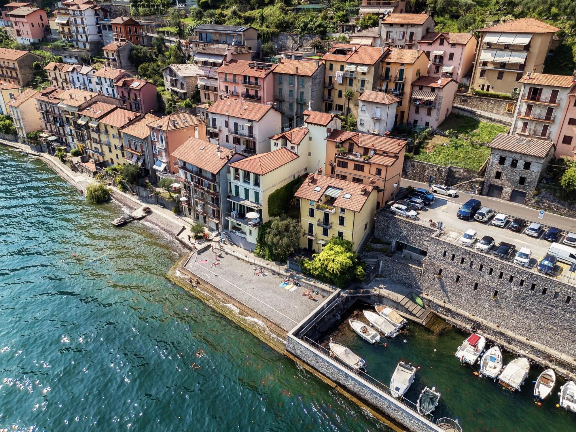 Delizioso Bilocale Vista Lago Colonno Bagian luar foto