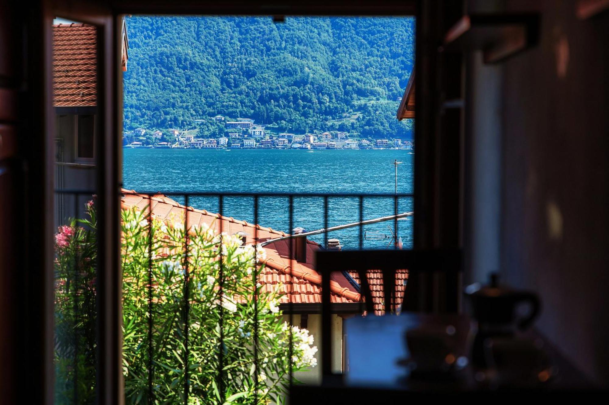 Delizioso Bilocale Vista Lago Colonno Bagian luar foto