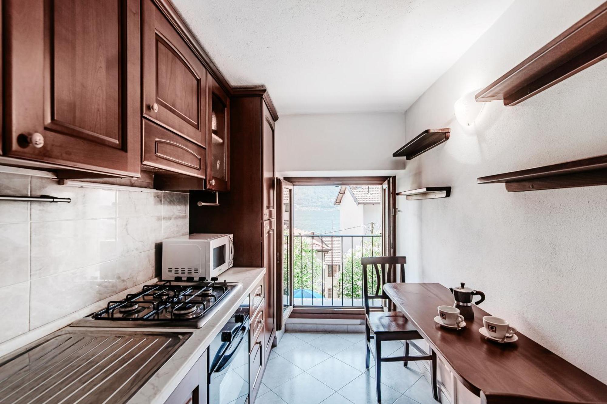 Delizioso Bilocale Vista Lago Colonno Bagian luar foto